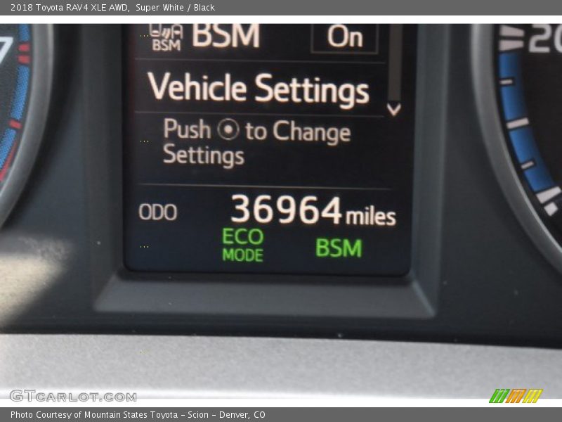 Super White / Black 2018 Toyota RAV4 XLE AWD