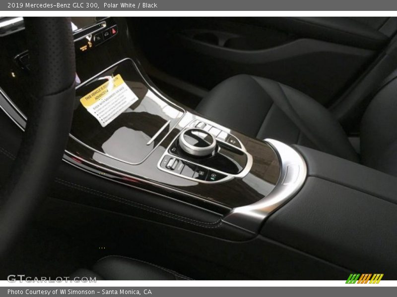 Polar White / Black 2019 Mercedes-Benz GLC 300