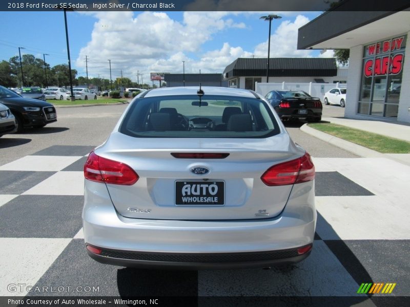 Ingot Silver / Charcoal Black 2018 Ford Focus SE Sedan