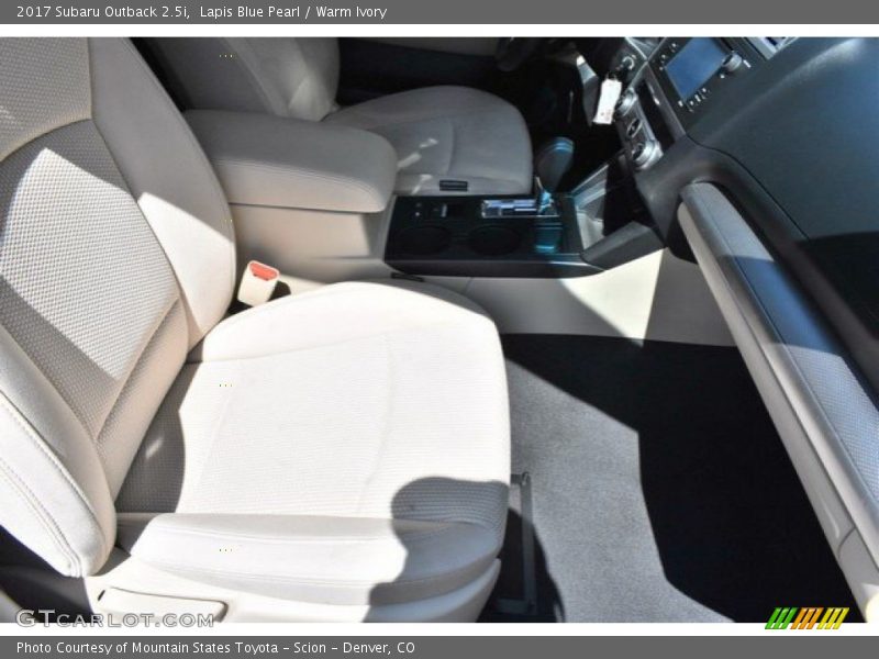 Lapis Blue Pearl / Warm Ivory 2017 Subaru Outback 2.5i