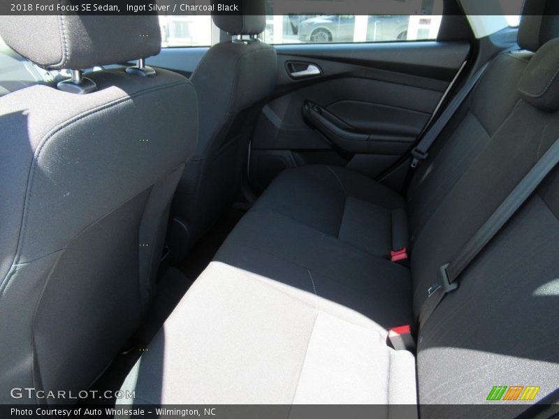 Ingot Silver / Charcoal Black 2018 Ford Focus SE Sedan