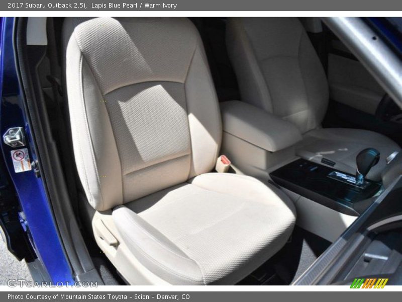 Lapis Blue Pearl / Warm Ivory 2017 Subaru Outback 2.5i