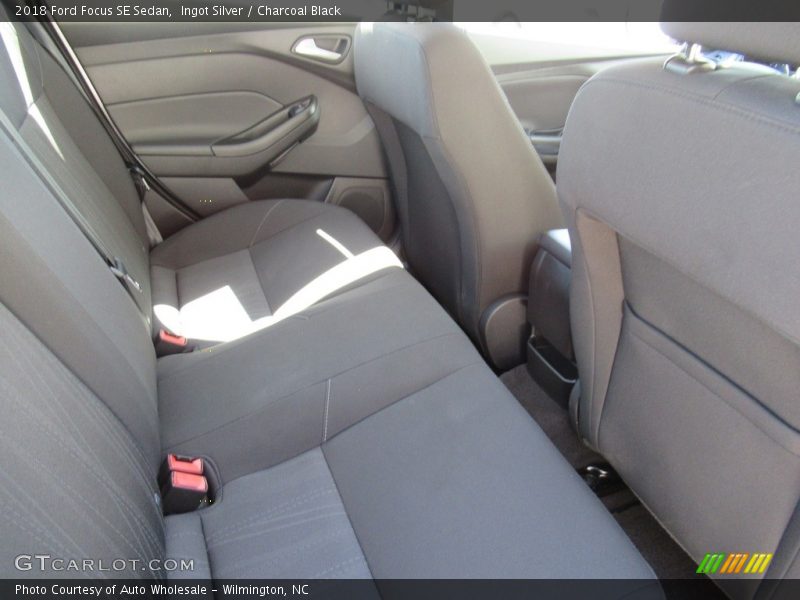 Ingot Silver / Charcoal Black 2018 Ford Focus SE Sedan