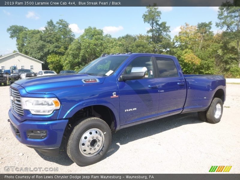 Front 3/4 View of 2019 3500 Laramie Crew Cab 4x4