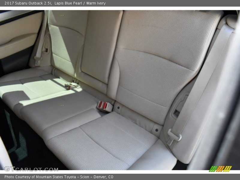 Lapis Blue Pearl / Warm Ivory 2017 Subaru Outback 2.5i