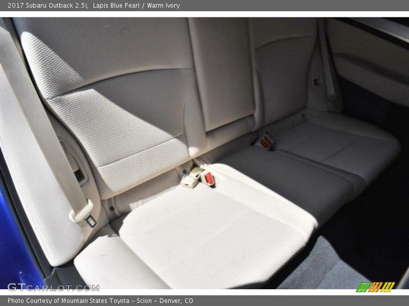 Lapis Blue Pearl / Warm Ivory 2017 Subaru Outback 2.5i