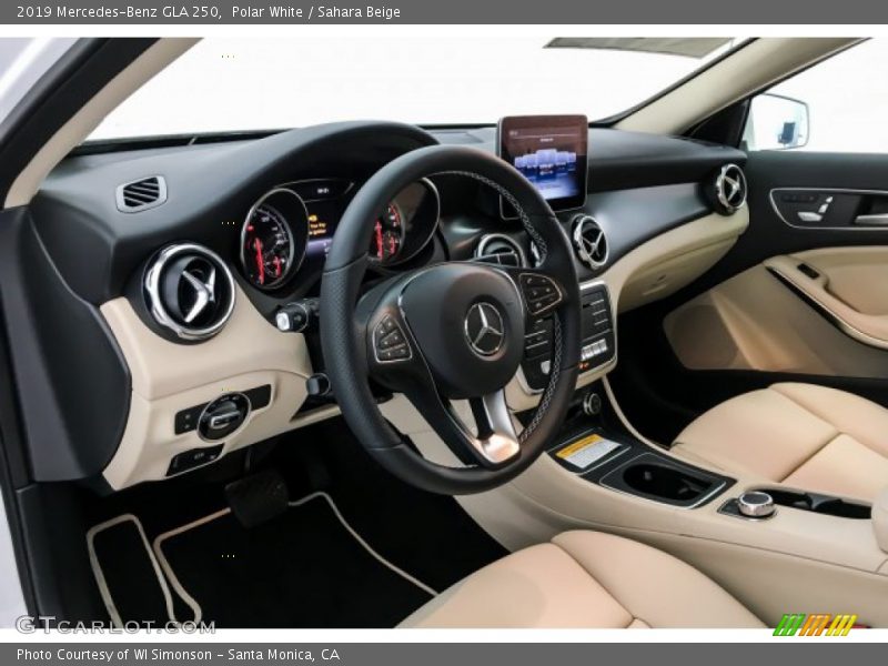 Polar White / Sahara Beige 2019 Mercedes-Benz GLA 250