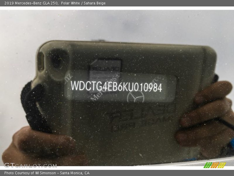 Polar White / Sahara Beige 2019 Mercedes-Benz GLA 250