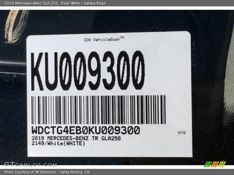 Polar White / Sahara Beige 2019 Mercedes-Benz GLA 250
