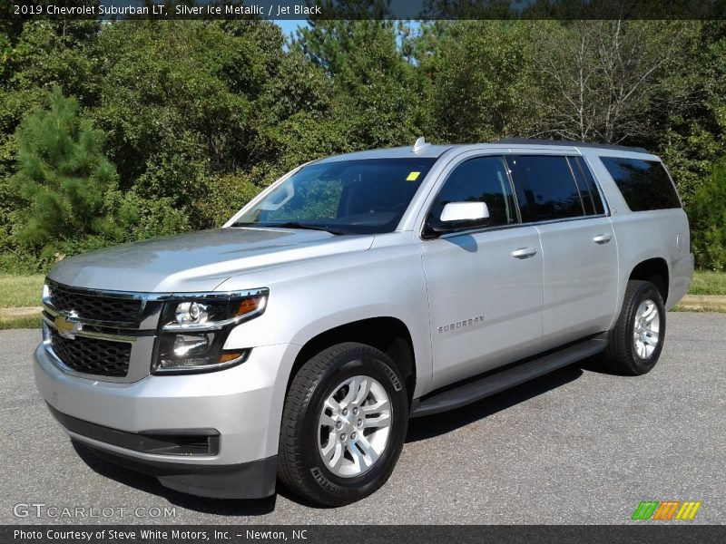 Front 3/4 View of 2019 Suburban LT