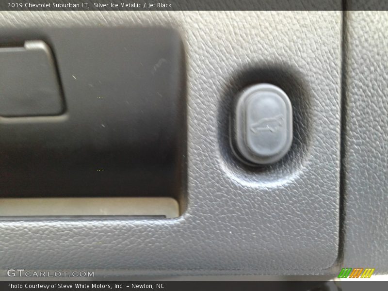 Silver Ice Metallic / Jet Black 2019 Chevrolet Suburban LT