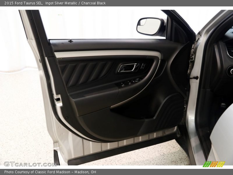 Ingot Silver Metallic / Charcoal Black 2015 Ford Taurus SEL
