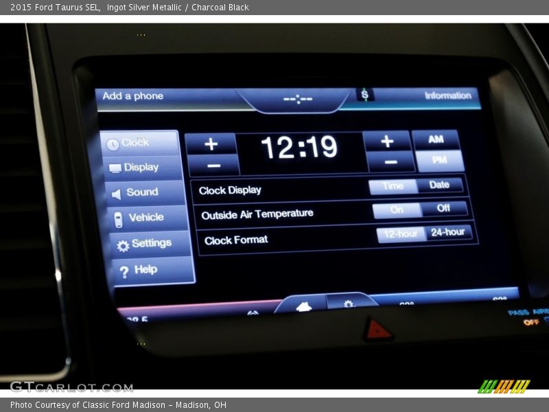 Ingot Silver Metallic / Charcoal Black 2015 Ford Taurus SEL
