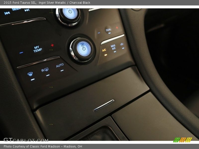 Ingot Silver Metallic / Charcoal Black 2015 Ford Taurus SEL