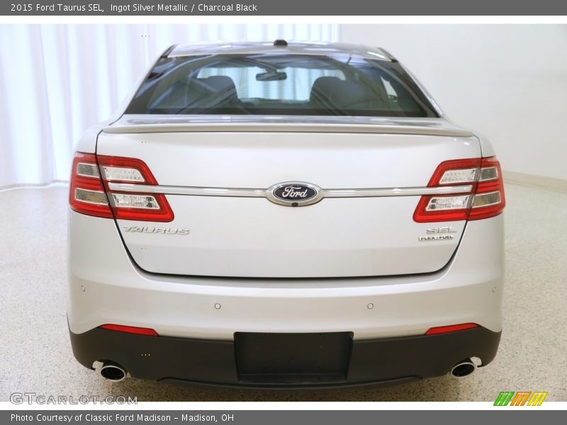 Ingot Silver Metallic / Charcoal Black 2015 Ford Taurus SEL