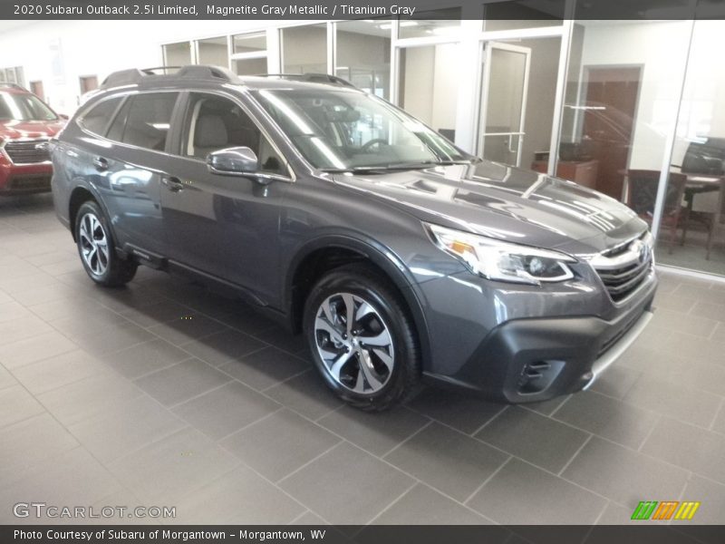 Front 3/4 View of 2020 Outback 2.5i Limited