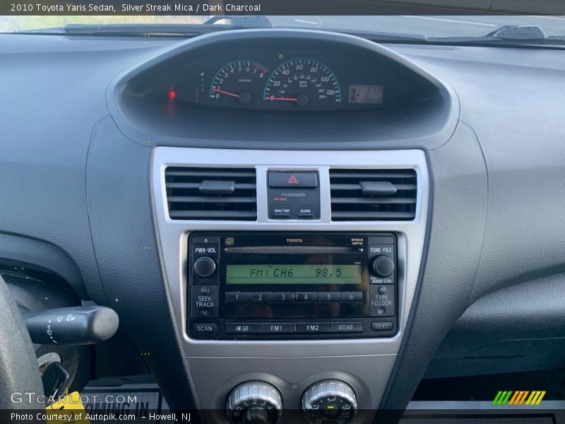 Silver Streak Mica / Dark Charcoal 2010 Toyota Yaris Sedan