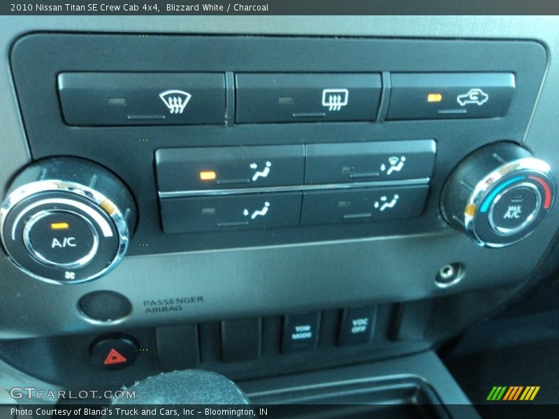Blizzard White / Charcoal 2010 Nissan Titan SE Crew Cab 4x4