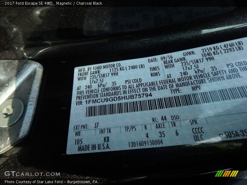 Magnetic / Charcoal Black 2017 Ford Escape SE 4WD