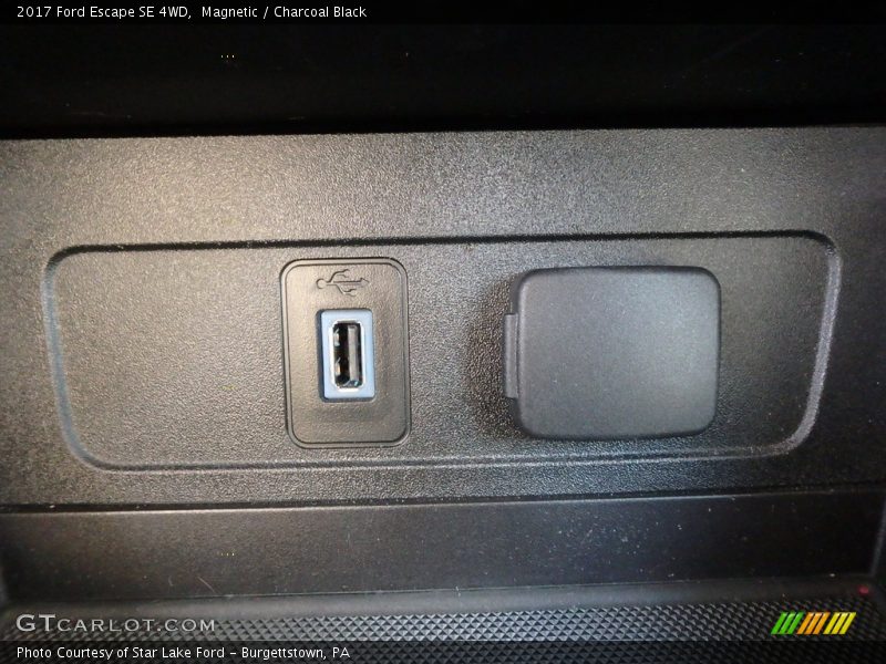 Magnetic / Charcoal Black 2017 Ford Escape SE 4WD