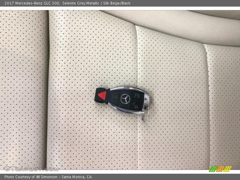 Selenite Grey Metallic / Silk Beige/Black 2017 Mercedes-Benz GLC 300