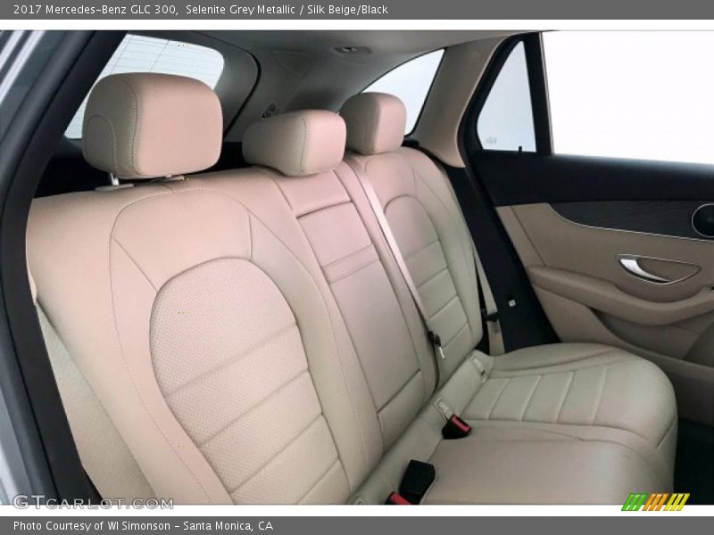 Selenite Grey Metallic / Silk Beige/Black 2017 Mercedes-Benz GLC 300
