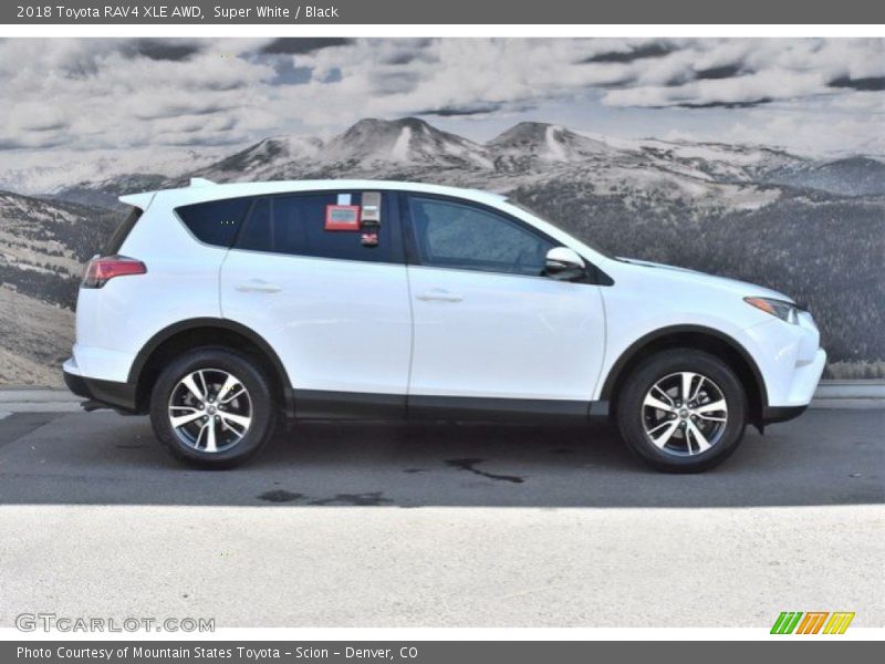 Super White / Black 2018 Toyota RAV4 XLE AWD
