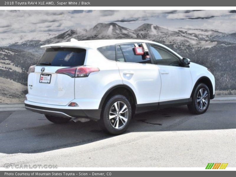 Super White / Black 2018 Toyota RAV4 XLE AWD