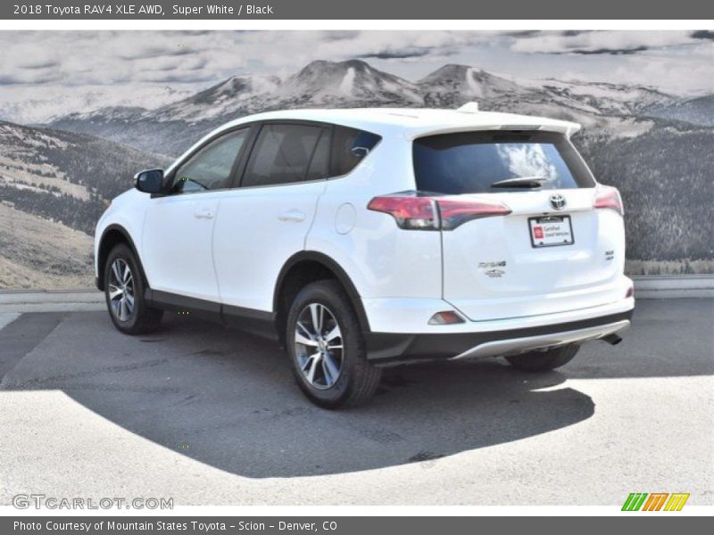 Super White / Black 2018 Toyota RAV4 XLE AWD