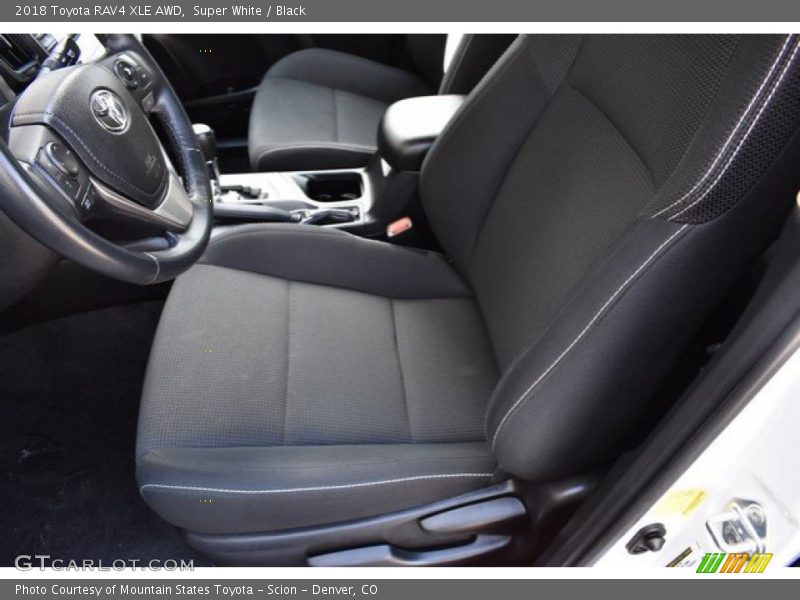 Super White / Black 2018 Toyota RAV4 XLE AWD