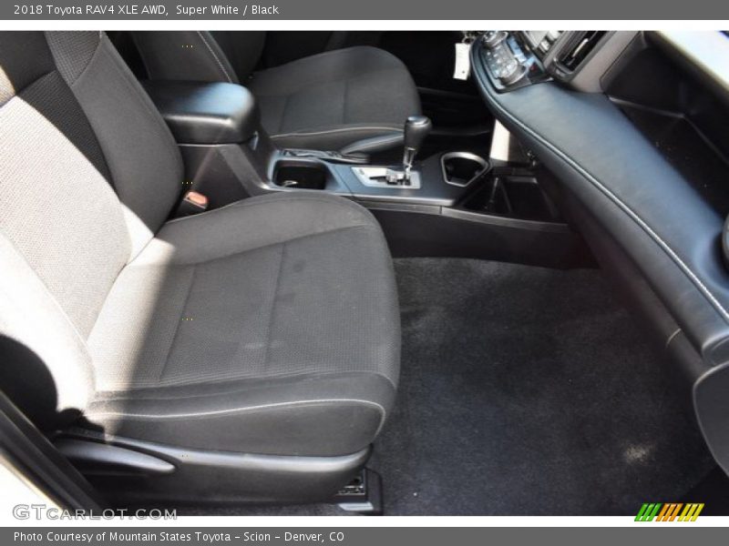 Super White / Black 2018 Toyota RAV4 XLE AWD