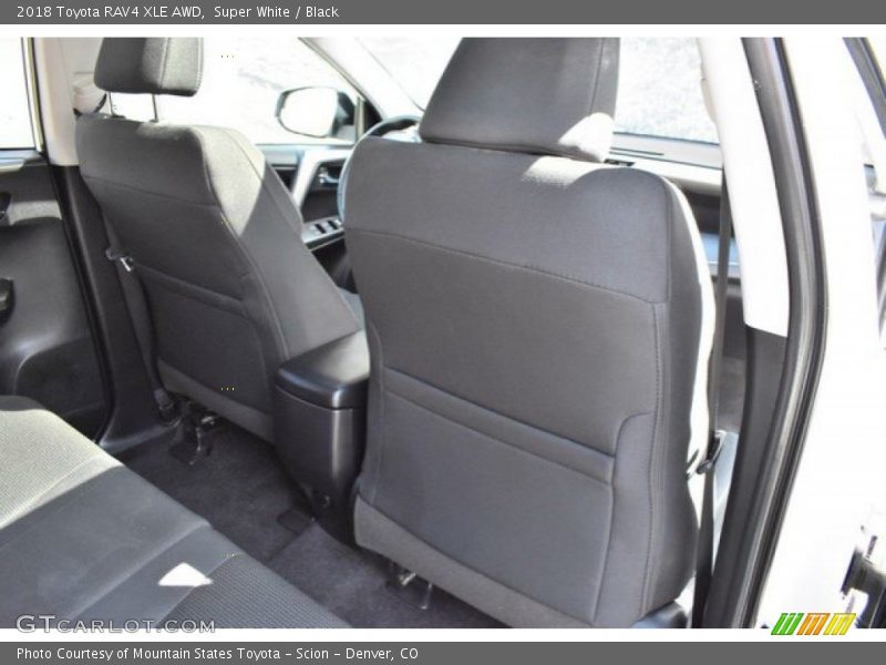 Super White / Black 2018 Toyota RAV4 XLE AWD
