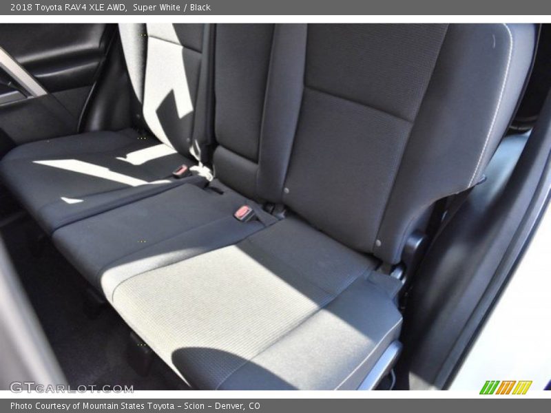 Super White / Black 2018 Toyota RAV4 XLE AWD
