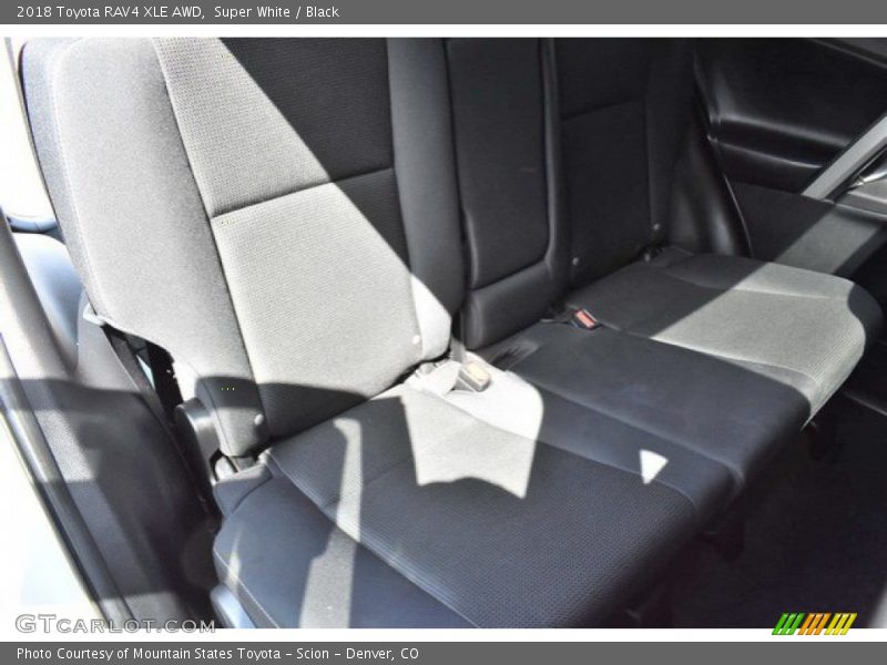 Super White / Black 2018 Toyota RAV4 XLE AWD