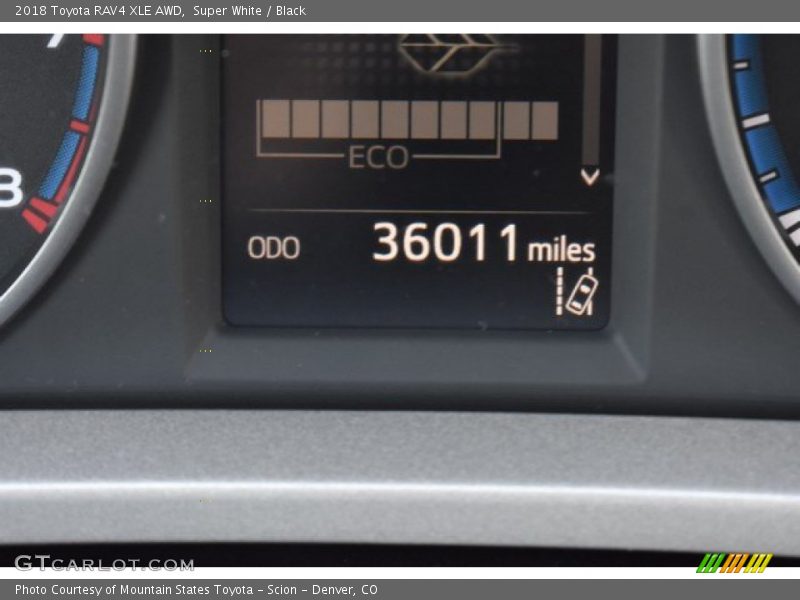 Super White / Black 2018 Toyota RAV4 XLE AWD