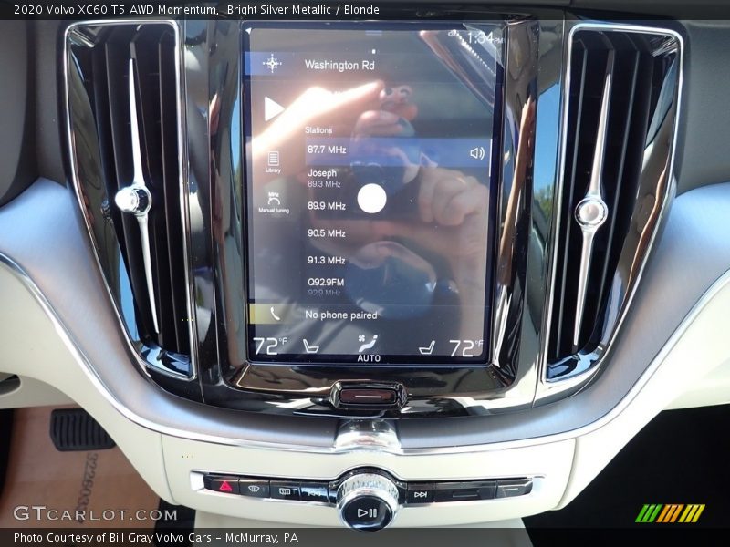 Controls of 2020 XC60 T5 AWD Momentum