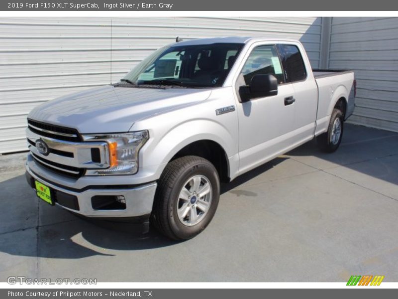 Front 3/4 View of 2019 F150 XLT SuperCab
