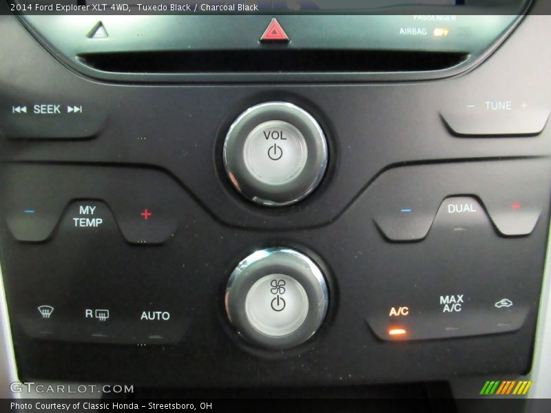 Tuxedo Black / Charcoal Black 2014 Ford Explorer XLT 4WD
