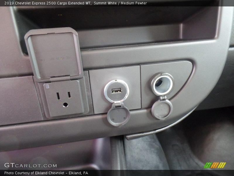 Summit White / Medium Pewter 2019 Chevrolet Express 2500 Cargo Extended WT