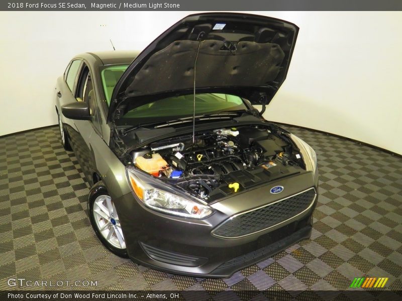 Magnetic / Medium Light Stone 2018 Ford Focus SE Sedan
