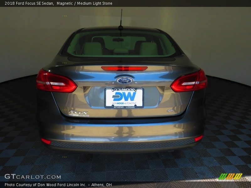 Magnetic / Medium Light Stone 2018 Ford Focus SE Sedan