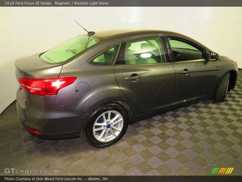 Magnetic / Medium Light Stone 2018 Ford Focus SE Sedan