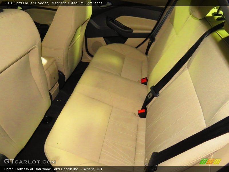 Magnetic / Medium Light Stone 2018 Ford Focus SE Sedan