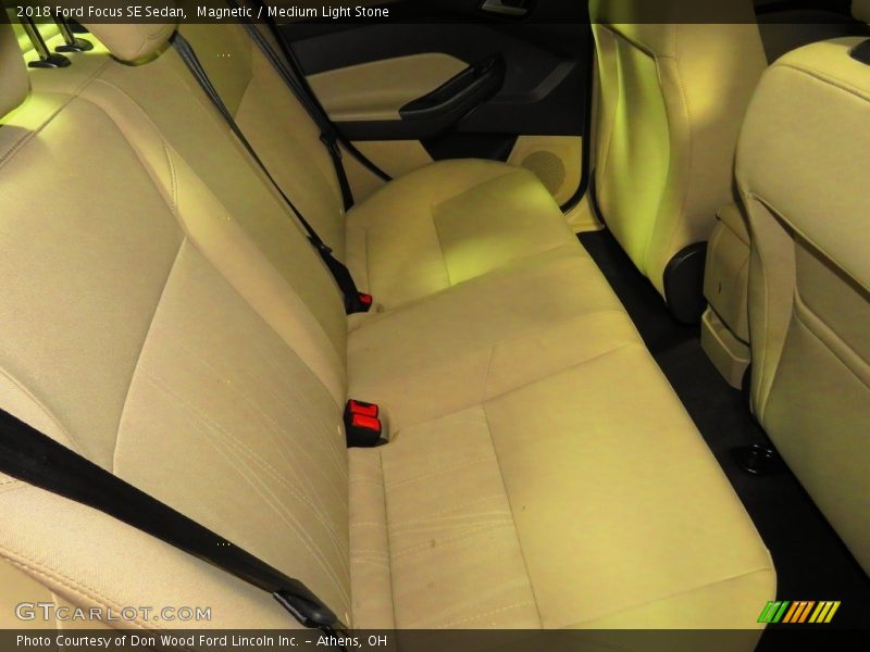 Magnetic / Medium Light Stone 2018 Ford Focus SE Sedan