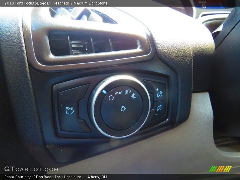 Magnetic / Medium Light Stone 2018 Ford Focus SE Sedan