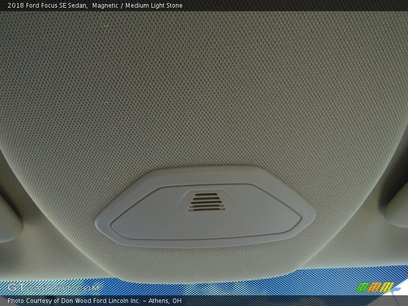 Magnetic / Medium Light Stone 2018 Ford Focus SE Sedan