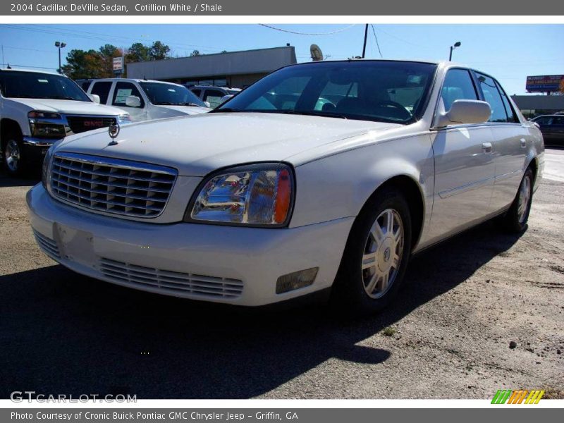 Cotillion White / Shale 2004 Cadillac DeVille Sedan