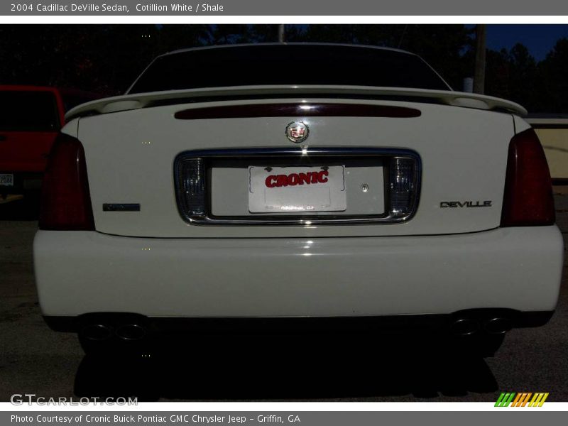 Cotillion White / Shale 2004 Cadillac DeVille Sedan