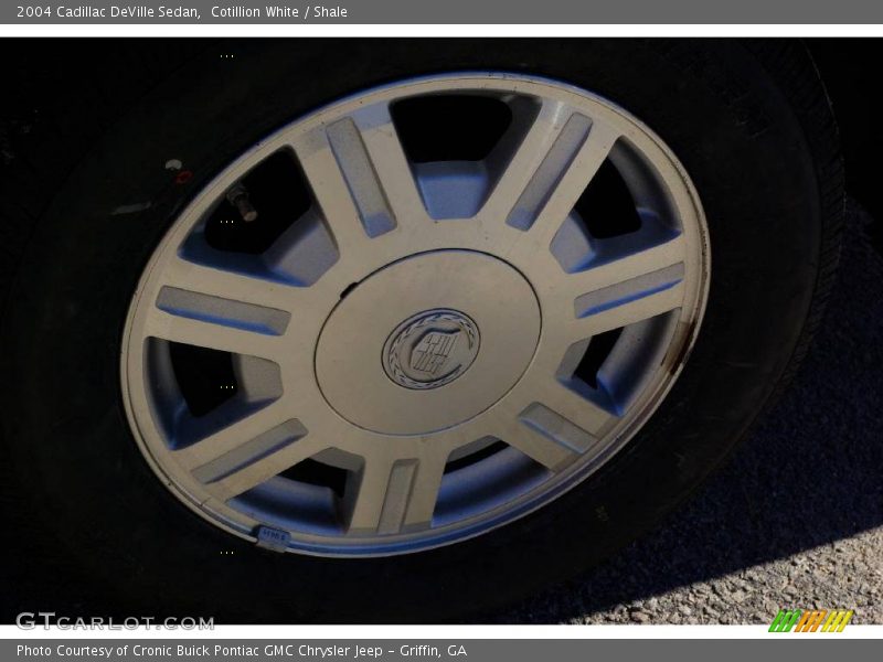 Cotillion White / Shale 2004 Cadillac DeVille Sedan
