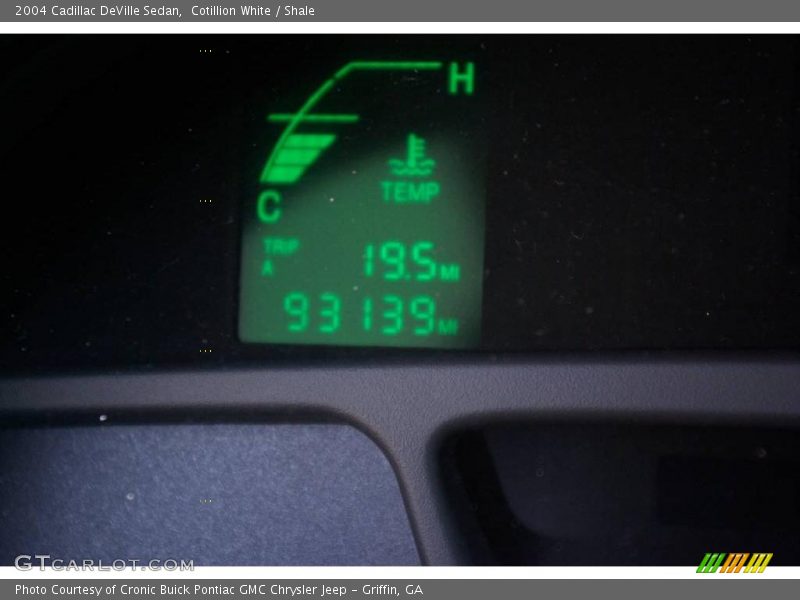 Cotillion White / Shale 2004 Cadillac DeVille Sedan